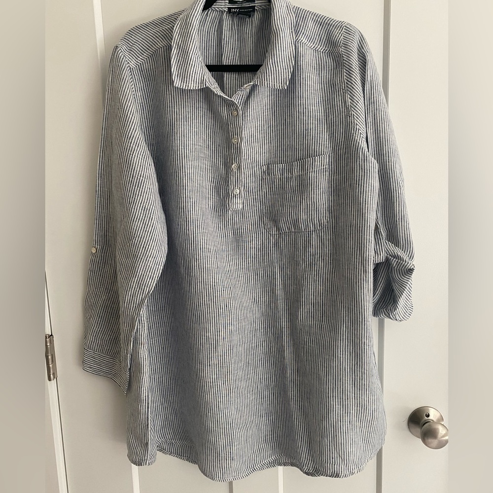 Navy and white pinstripe linen tunic with adjustable sleeves. 100% linen.